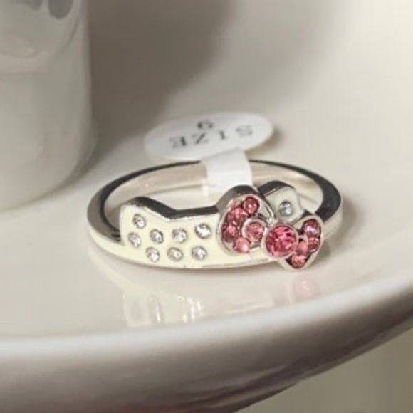 Fragrant Jewels Sanrio Hello Kitty Ring - Size 9 - Picture 4 of 5